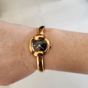 Gucci 1400L watch